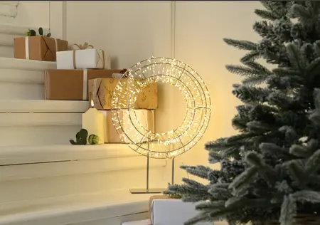 45cm dewdrop wreath on stand - 720 warm white led