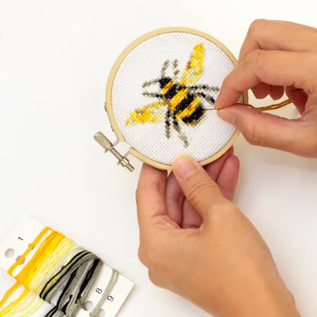 Bee Minicross Stitch Embroiderykit - image 3