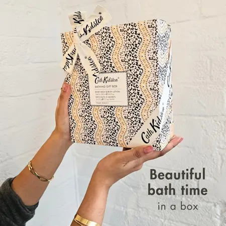 Cath Kidson LEOPARD Bathing Gift Box (Body Wash 200ml, Body Lotion 200ml, Bath Salts 3 x 20g) - image 3