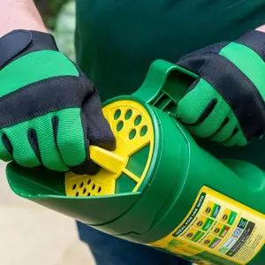 EV - Miracle-Gro Compact Spreader - image 4