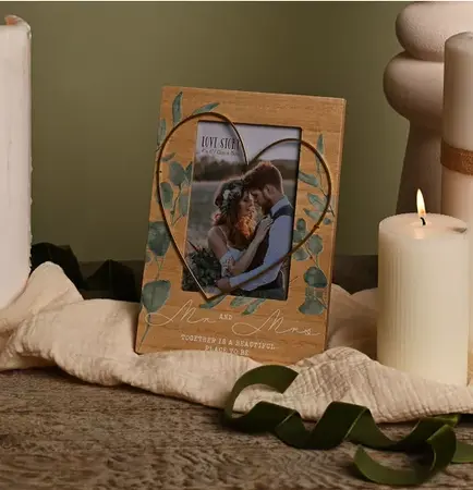 Love Story 'Mr & Mrs' Frame with Wire Heart - 4" x 6" - image 2