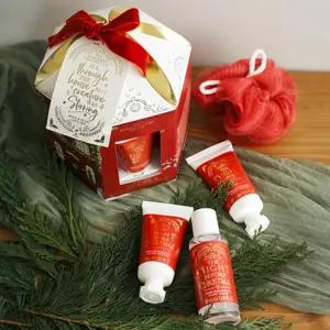 Red Snow House Christmas Mini Pamper Gift Set - image 3