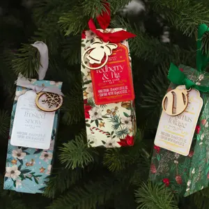 Traditional Blooms Hand Care Set Redberry & Fig - image 2