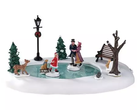 VICTORIAN SKATERS,  BATTERY OPERATED (4.5V)