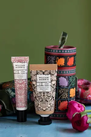 William Morris Sunflower Fabric Cracker Gift Set - image 2
